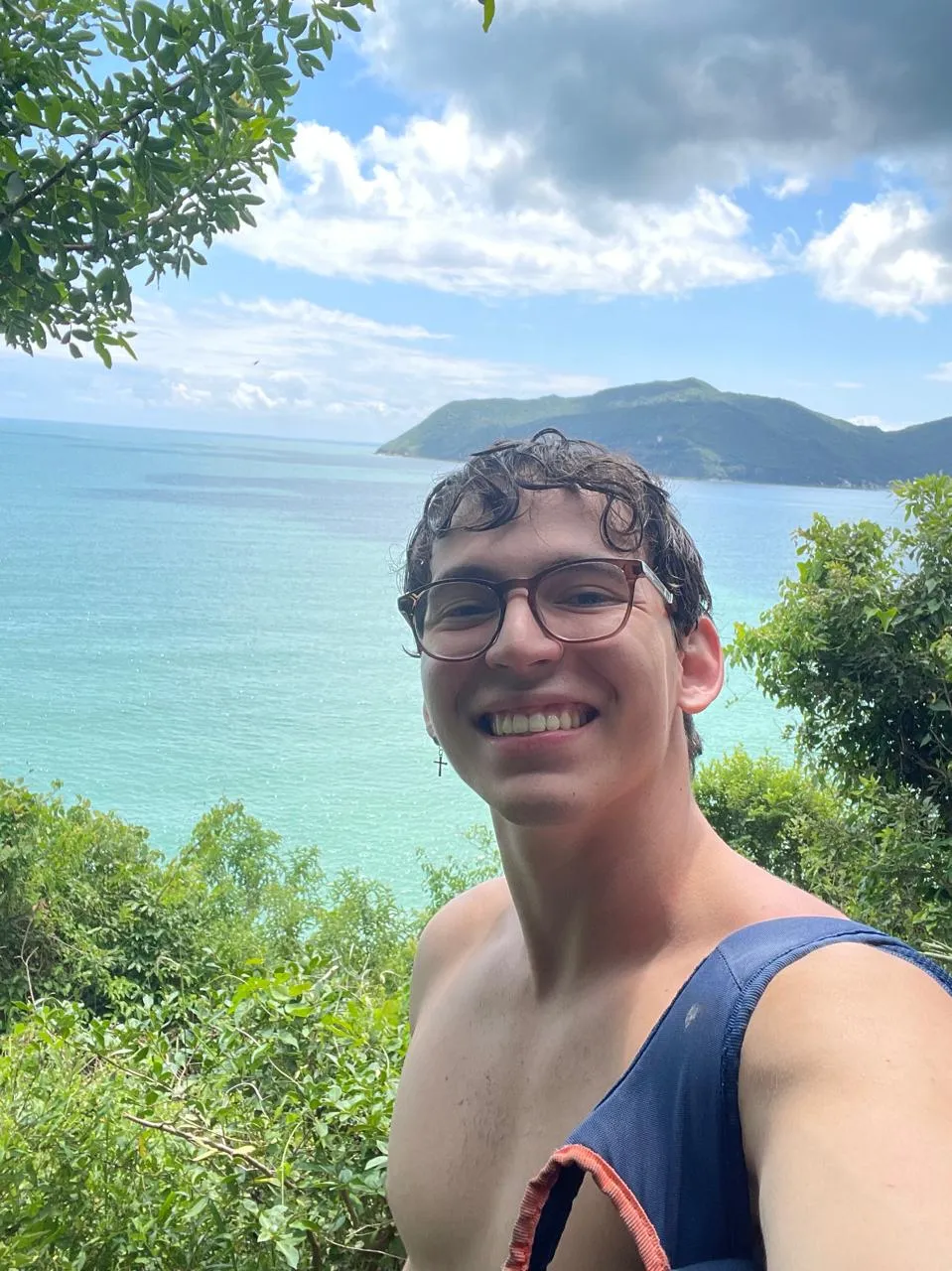 Selfie of Arthur smiling with the Florianópolis sea in the background
